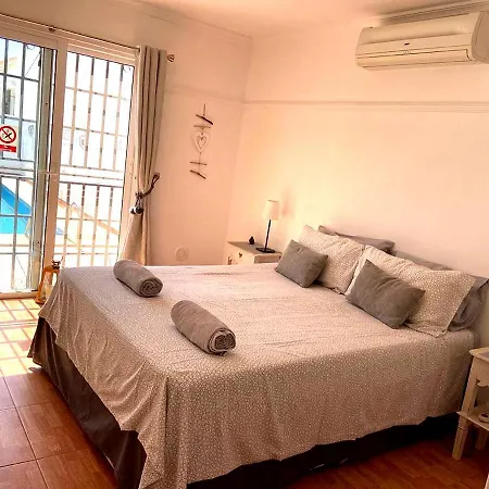בית נופש Stunning 4 Bed With Private Pool *