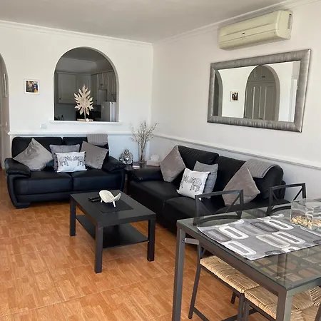 Stunning 4 Bed With Private Pool בית נופש *