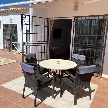 Vakantiehuis Stunning 4 Bed With Private Pool San Miguel de Abona