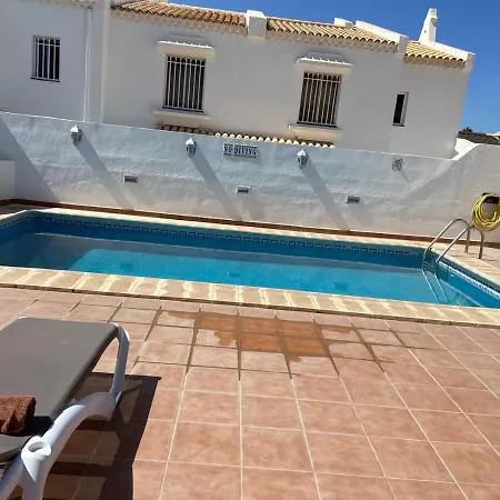 Stunning 4 Bed With Private Pool *
